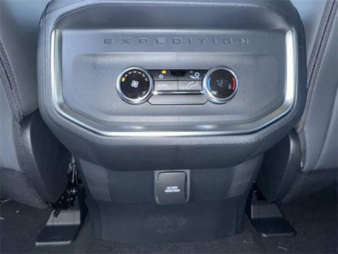 New 2025 Ford Expedition Active image 19