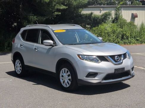 Used 2016 Nissan Rogue S w/ Appearance Package AWD/4WD image 3