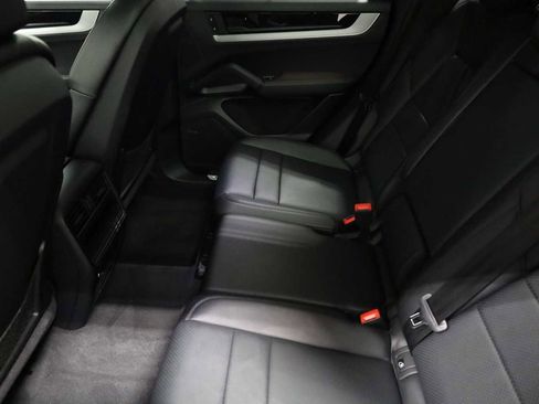 Used 2024 Porsche Cayenne image 34