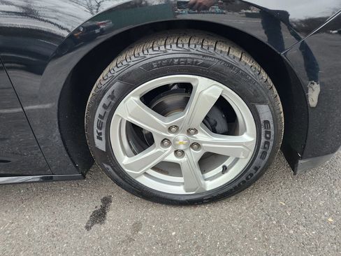 Used 2017 Chevrolet Volt LT w/ Comfort Package image 6