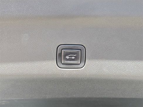 Used 2021 Chevrolet Tahoe LT w/ LT Signature Package image 18