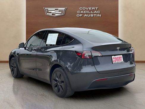 Used 2024 Tesla Model Y Long Range RWD image 4