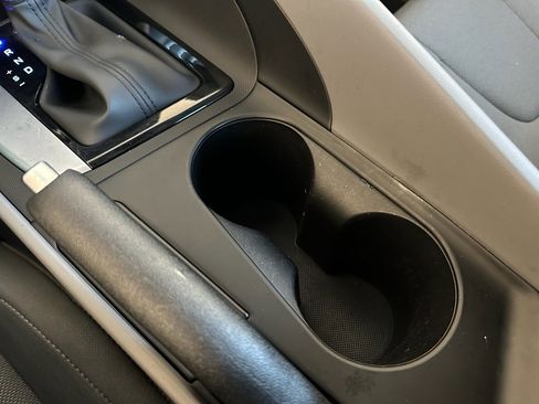 Used 2025 Hyundai Elantra SE image 21