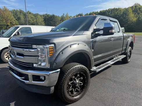 Used 2019 Ford F350 Lariat w/ Chrome Package image 2