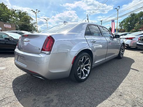 Used 2018 Chrysler 300 S w/ 300S Premium Group RWD image 5