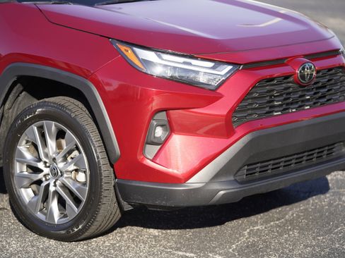 Used 2022 Toyota RAV4 XLE Premium image 43