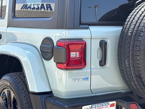 Used 2023 Jeep Wrangler Unlimited Sahara w/ Dual Top Group AWD/4WD image 25
