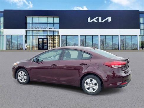 Used 2017 Kia Forte LX image 4