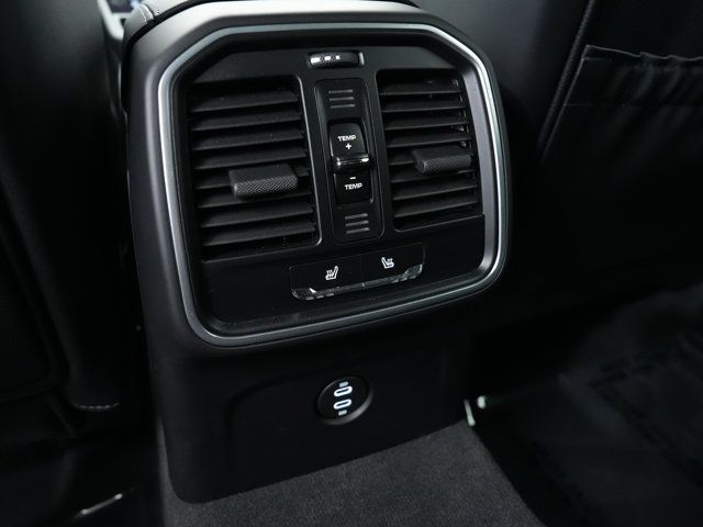 Certified 2026 Porsche Macan AWD/4WD image 29