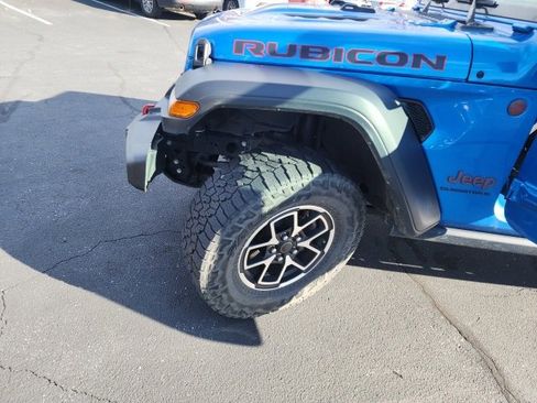 Used 2024 Jeep Gladiator Rubicon w/ Technology Group image 8