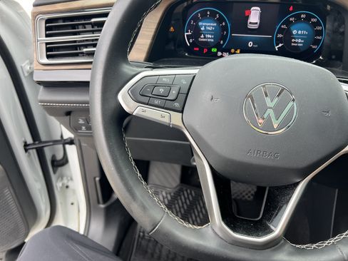 Used 2024 Volkswagen Atlas SE w/ Panoramic Sunroof Package FWD image 19