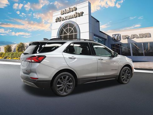 Used 2024 Chevrolet Equinox RS AWD/4WD image 3