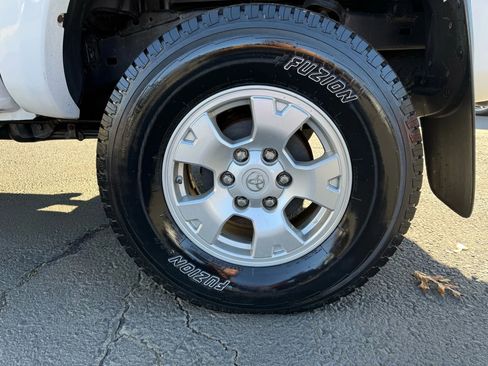 Used 2013 Toyota Tacoma 4x4 Double Cab image 11