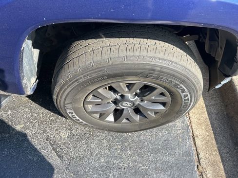 Used 2023 Toyota Tacoma SR5 w/ Technology Package image 2