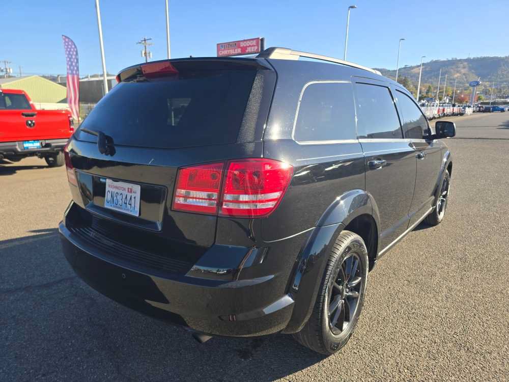 Used 2020 Dodge Journey SE w/ Blacktop Package FWD image 3