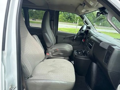 Used 2025 Chevrolet Express 3500 LT w/ LT Preferred Equipment Group RWD image 28