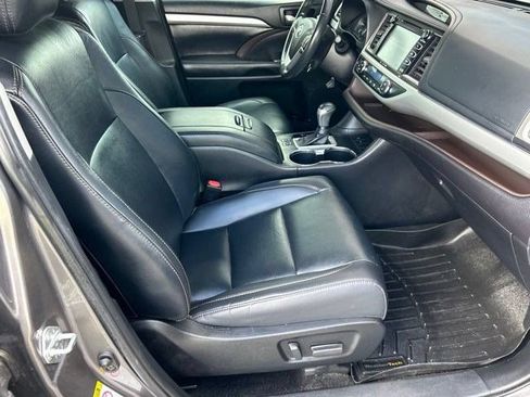 Used 2019 Toyota Highlander XLE FWD image 56