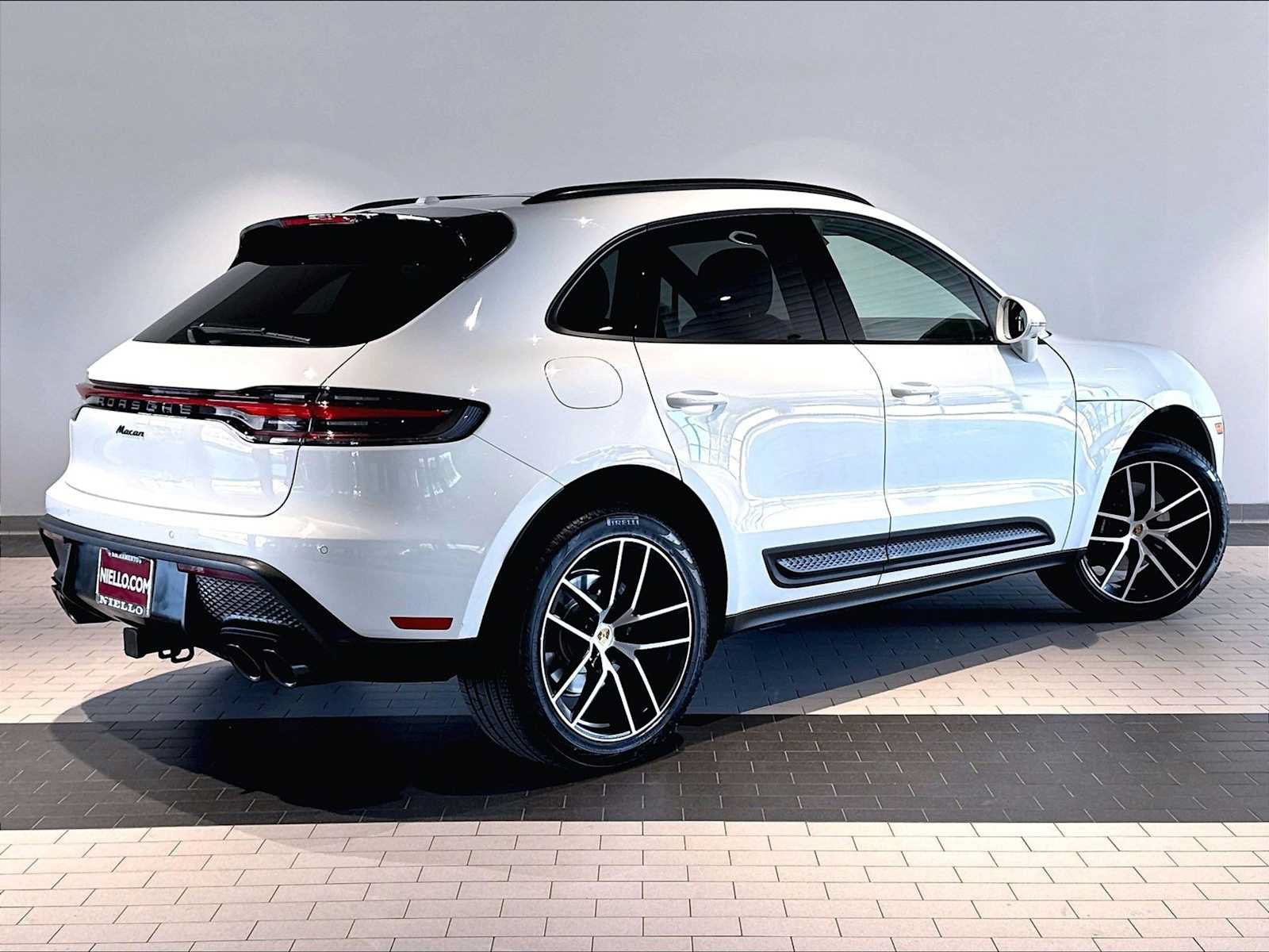 Used 2026 Porsche Macan AWD/4WD image 10