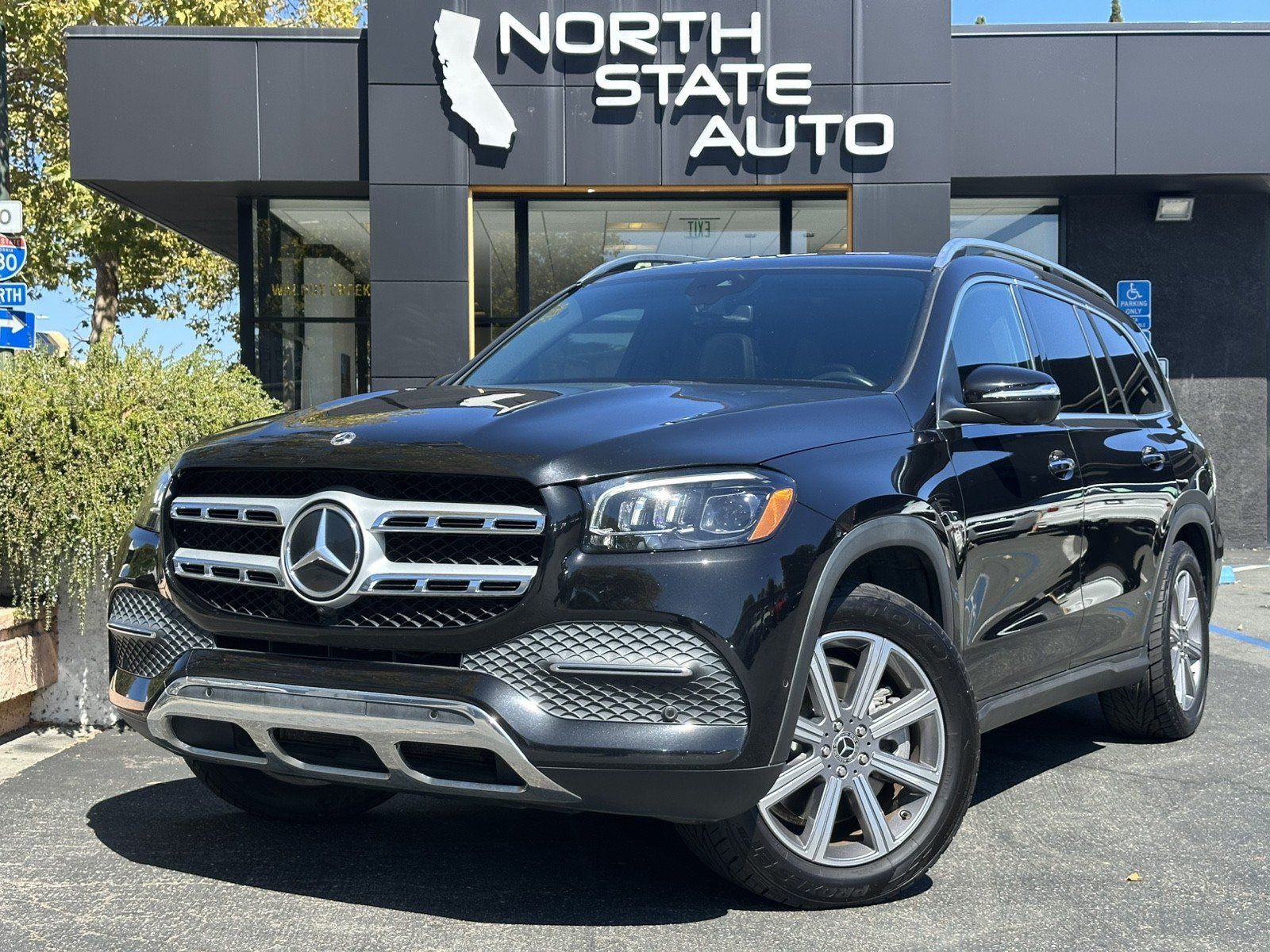 Used 2022 Mercedes-Benz GLS 450 4MATIC image 2
