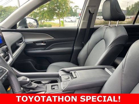 Used 2024 Toyota Grand Highlander XLE image 10