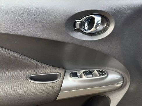 Used 2016 Nissan Juke SV w/ Cold Weather Package image 18