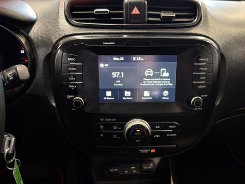 Used 2018 Kia Soul + FWD image 24