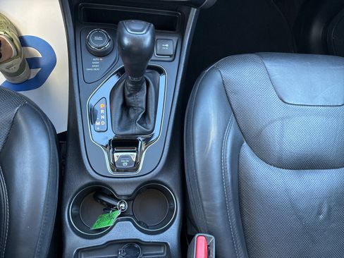 Used 2019 Jeep Cherokee Limited image 20