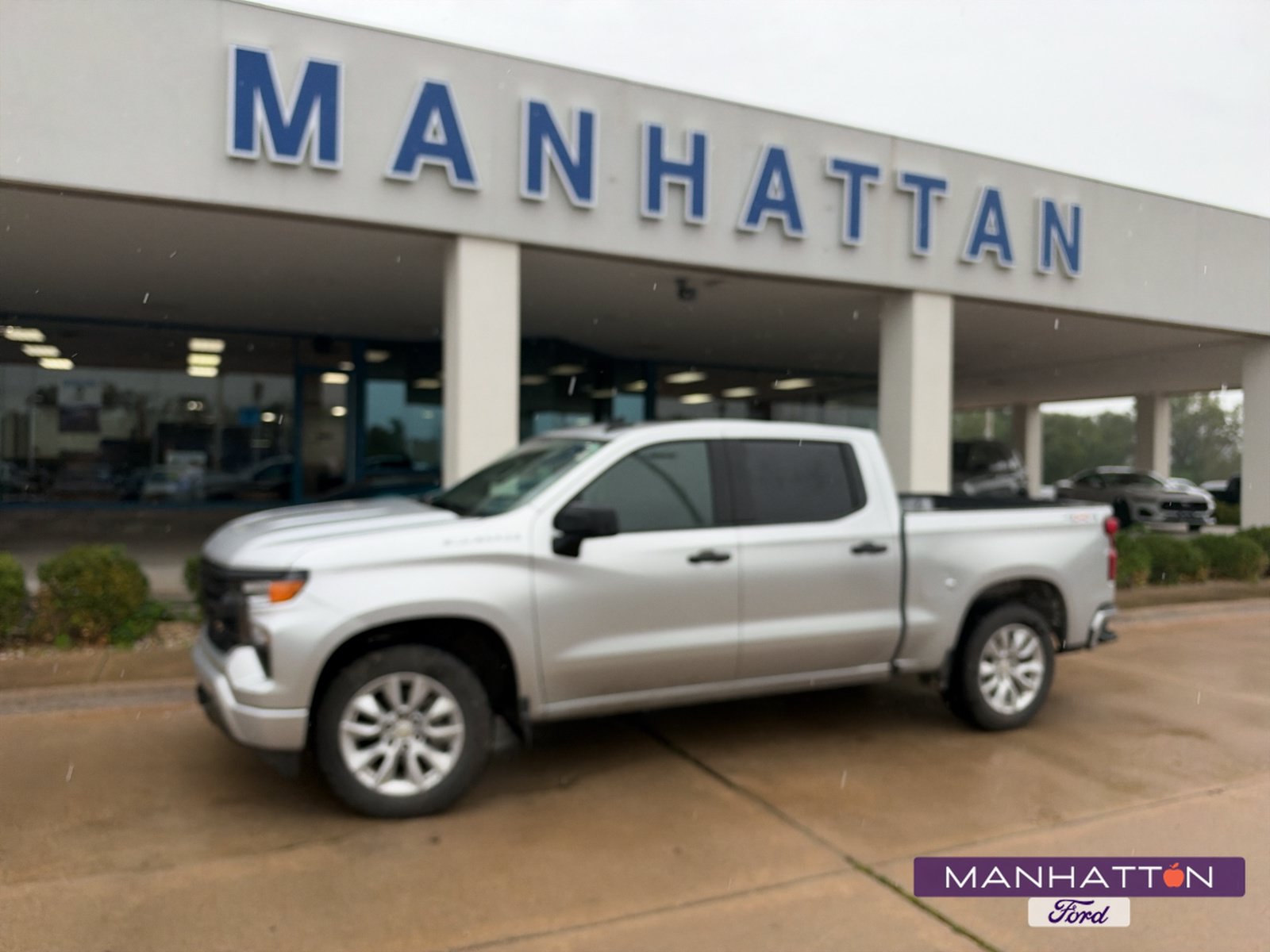 Used 2022 Chevrolet Silverado 1500 Custom AWD/4WD image 1