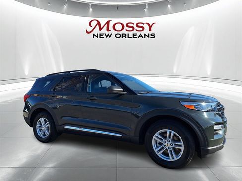 Used 2022 Ford Explorer XLT w/ Equipment Group 202A image 3