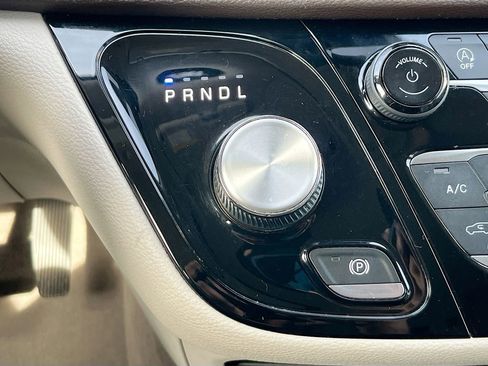 Used 2021 Chrysler Pacifica Touring w/ Cold Weather Group image 15