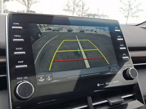 Used 2022 Toyota Avalon XLE w/ Moonroof Package image 3