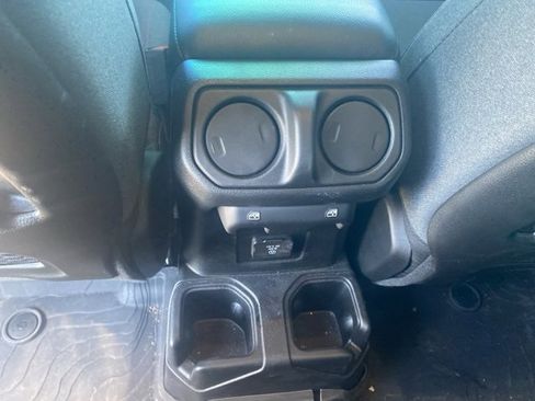 Used 2024 Jeep Wrangler Unlimited Rubicon w/ XTREMEE 35" Tire Package image 13