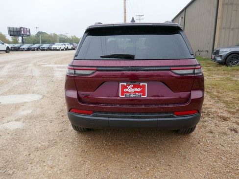 New 2025 Jeep Grand Cherokee Altitude AWD/4WD image 5