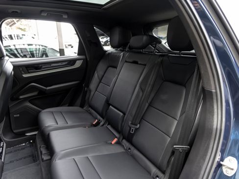 Certified 2024 Porsche Cayenne AWD/4WD image 44