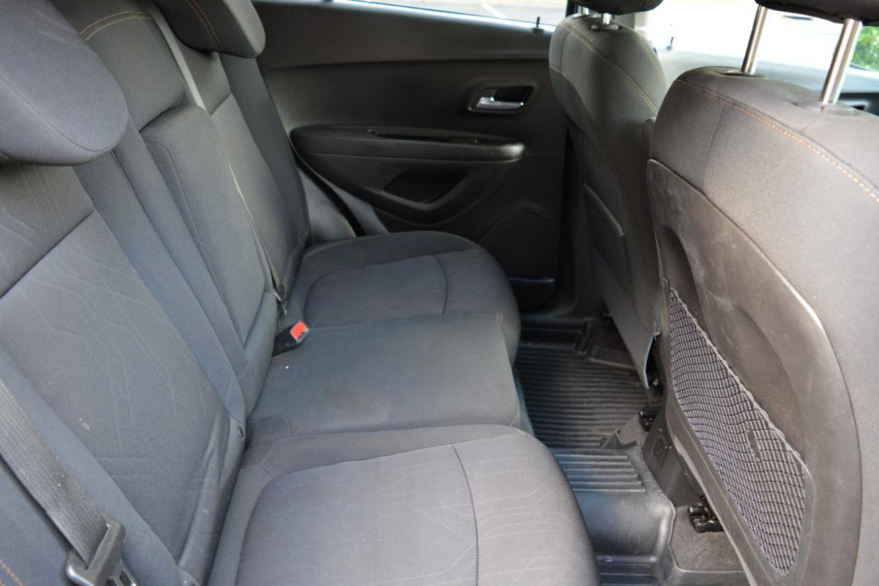 Used 2020 Chevrolet Trax LT FWD image 16