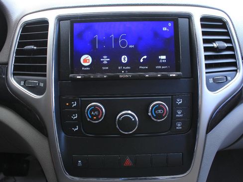 Used 2011 Jeep Grand Cherokee Laredo image 20