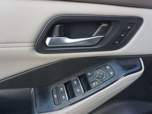 Used 2023 Nissan Rogue SL FWD image 4