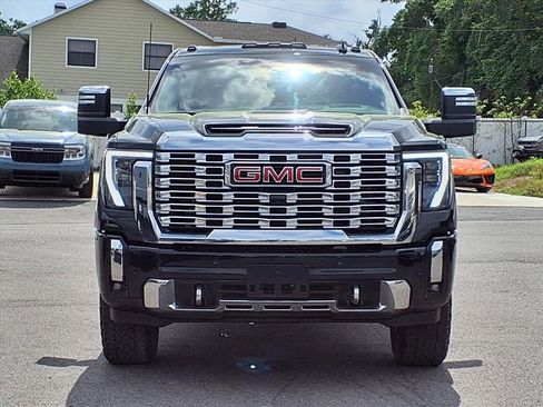 Used 2025 GMC Sierra 2500 Denali w/ Denali Reserve Package AWD/4WD image 2