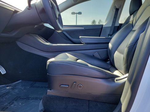 Used 2022 Tesla Model Y Performance image 16