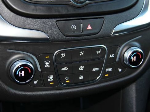 Used 2023 Chevrolet Equinox LT image 30