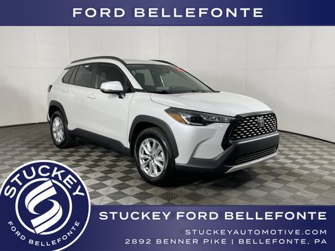 Used 2023 Toyota Corolla Cross LE image 1