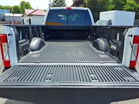 Used 2018 Ford F250 XL w/ Power Equipment Group AWD/4WD image 9