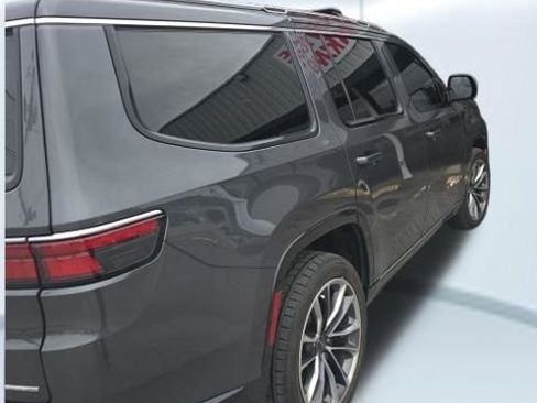 Used 2022 Jeep Wagoneer Series III w/ Premium Group I image 4