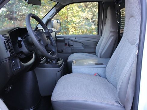 Used 2007 Chevrolet Express 1500 AWD image 10