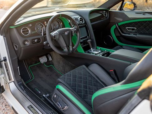 Used 2015 Bentley Continental GT3-R image 10