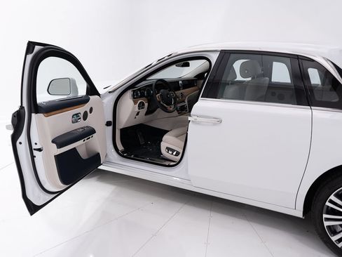 Certified 2022 Rolls-Royce Ghost AWD/4WD image 10