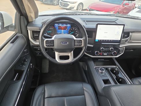 Used 2024 Ford Expedition XLT image 11