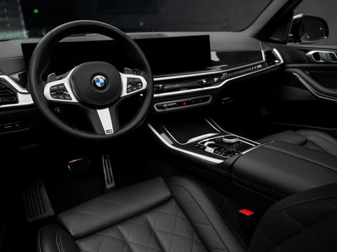 Used 2025 BMW X5 sDrive40i w/ M Sport Package RWD image 2