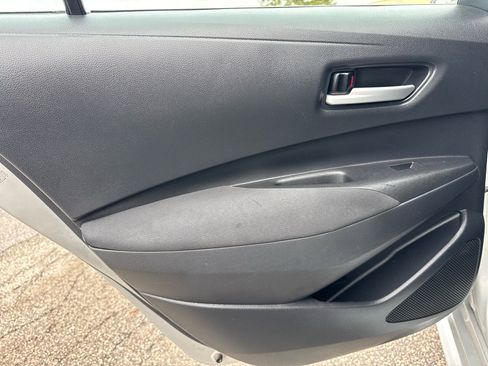 Used 2021 Toyota Corolla LE image 19