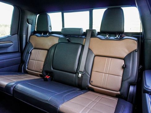 Used 2023 Chevrolet Silverado 1500 High Country w/ Z71 Off-Road Package image 36